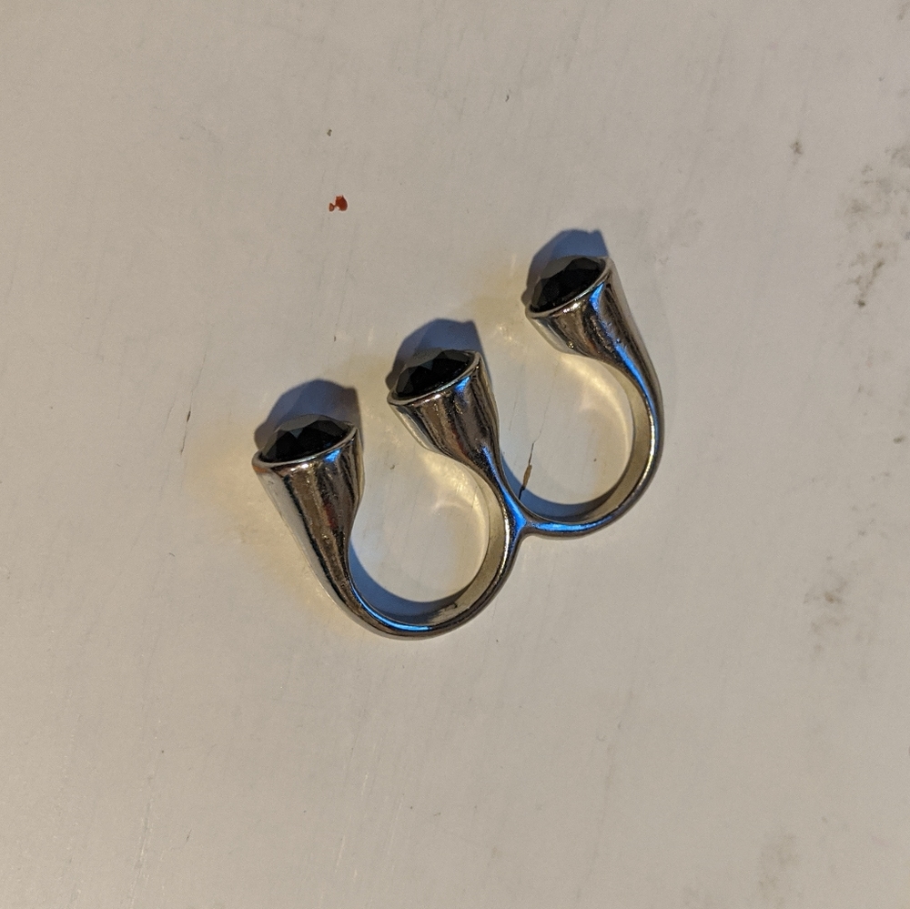 Connected Black Jewel Ring - Picture 3 of 3